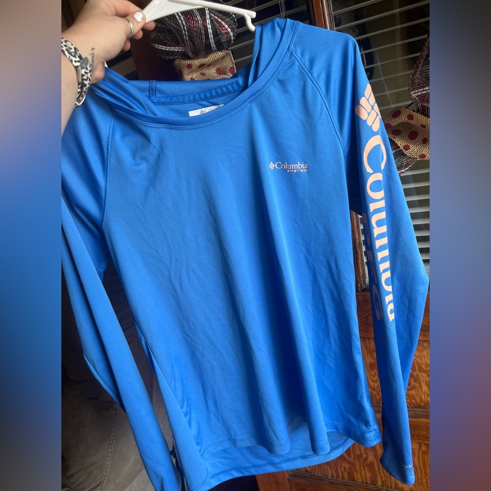 Columbia hooded shirt